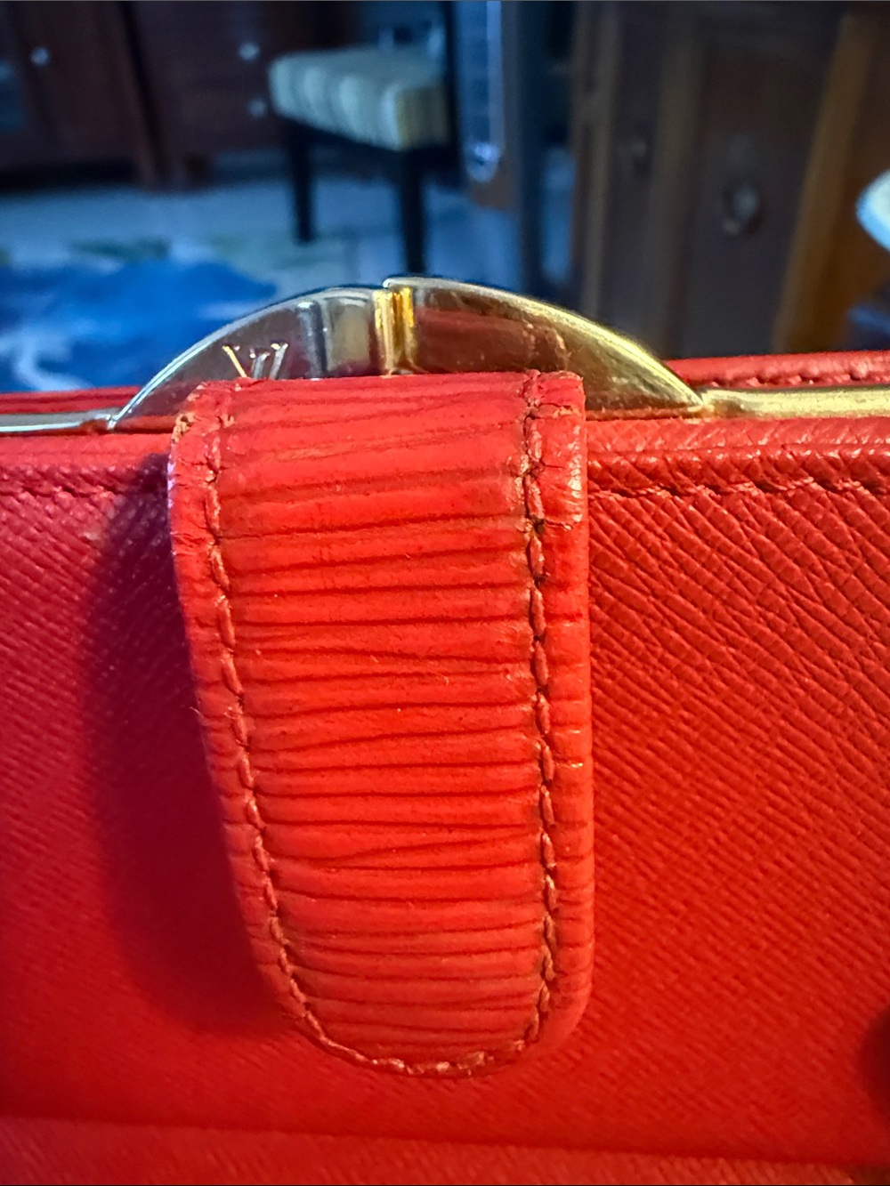 LV Epi Red Textured Women's Wallet Leather with kiss-lock - Picture 6 of 13